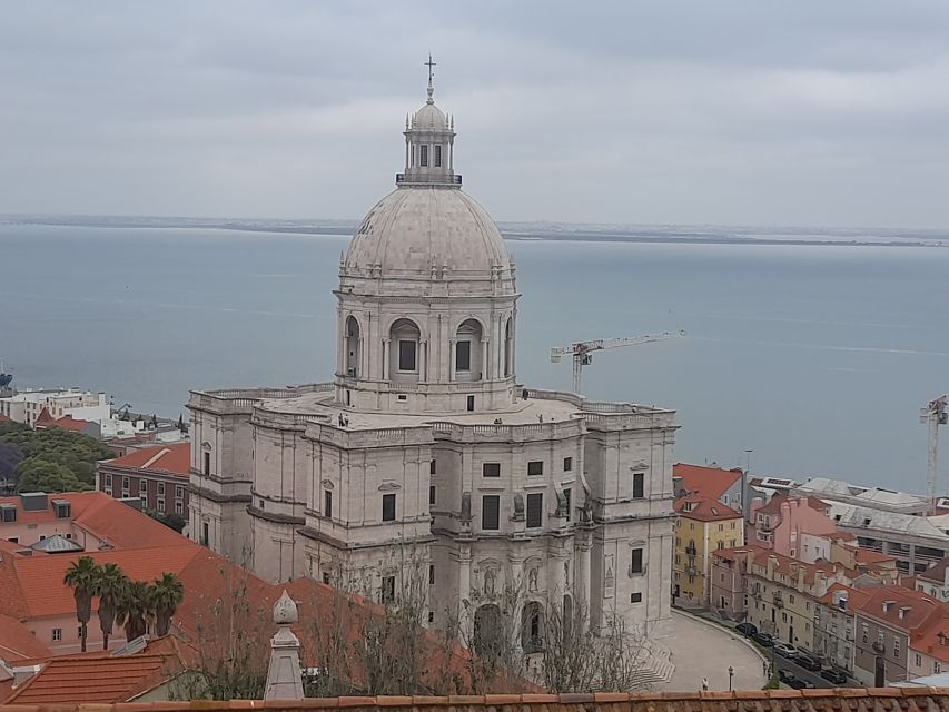 Lisbon: Private Tuk-Tuk Tour for 2 hours - Lisbon Cathedral stop: your orientation anchor
