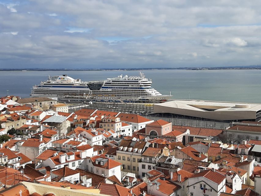 Lisbon: Private Tuk-Tuk Tour for 2 hours - Alfama time and the ginginha moment