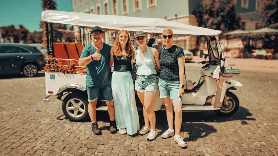 Lisbon: Private Tuk-Tuk Tour of Old Town & Scenic Viewpoints - Key things I’d watch for