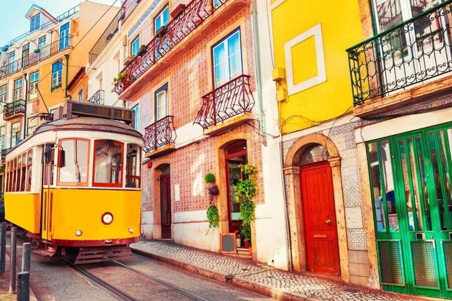 Lisbon: Private Tuk-Tuk Tour of Old Town & Scenic Viewpoints - Choosing the right duration, and when private is truly private