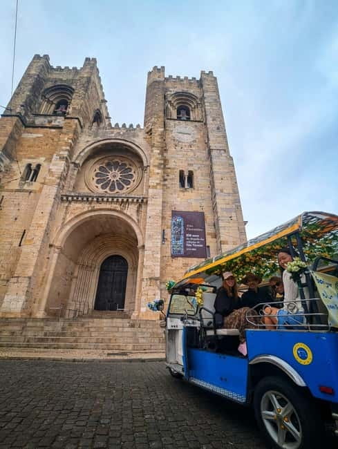 Lisbon: Private Tuk Tuk Tour with Polaroid Photos - Commerce Square and Rua Augusta Arch for the city’s big open energy