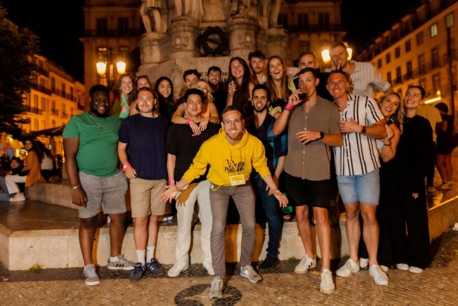 Lisbon: Pub Crawl with Open Bar, Shots & VIP Club Entry - Who this pub crawl suits best