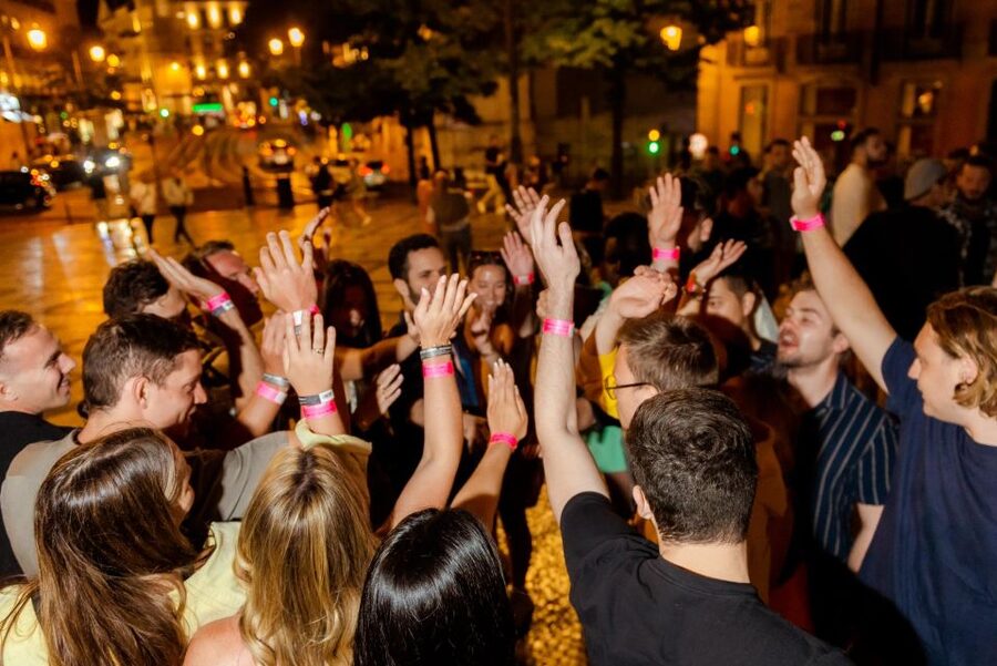 Lisbon: Pub Crawl with Open Bar, Shots & VIP Club Entry - Dress code and rules that affect your entry
