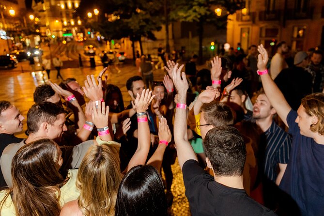 Lisbon: Pub Crawl with Open Bar, Shots & VIP Club Entry - 5 hour route, from first shot to VIP club doors