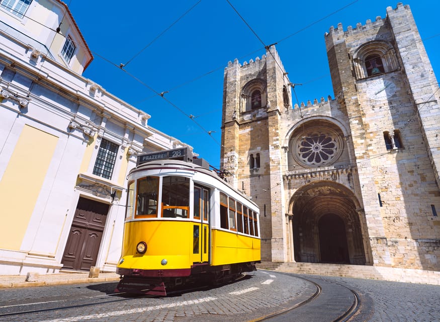 Lisbon's historic old town in a tuk-tuk in German - Price and logistics: is $188 good value for up to four?