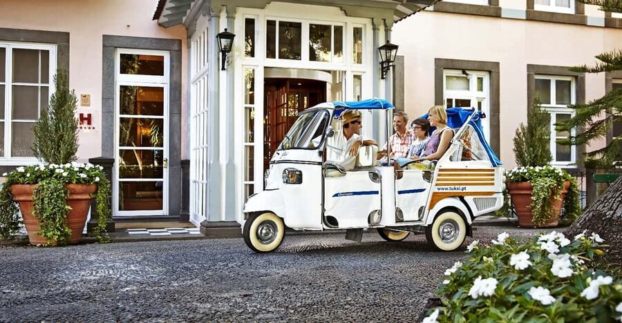 Lisbon's historic old town in a tuk-tuk in German - Mouraria to Graça: from street energy to uphill neighborhood views
