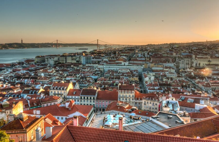 Lisbon's historic old town in a tuk-tuk in German - Church of Our Lady of Grace and Senhora do Monte: the top-of-Lisbon moment