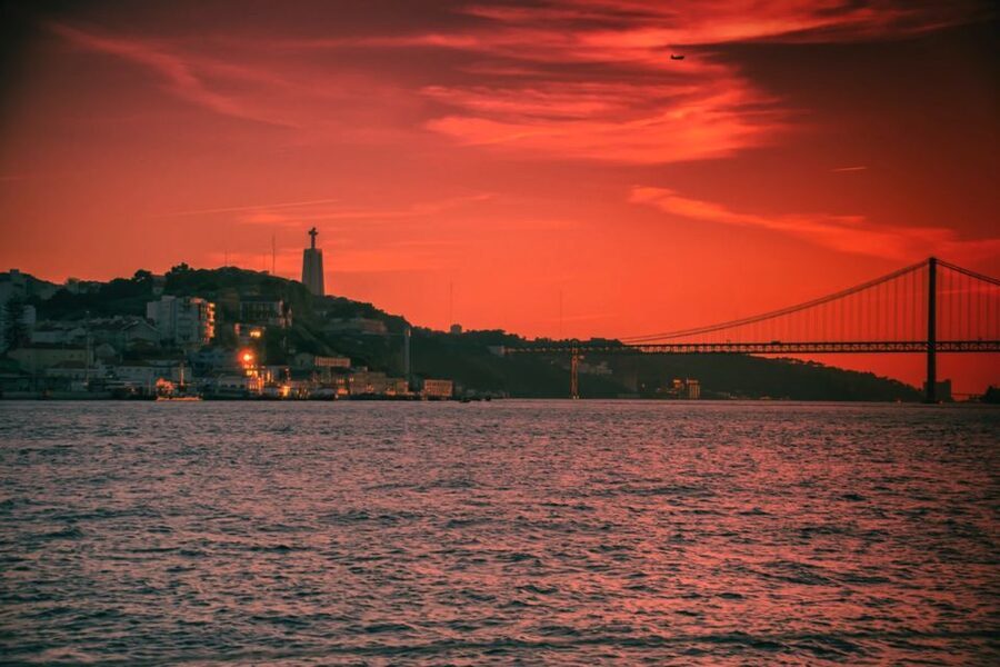 Lisbon: Sailboat Tour w/ Local Guide and Open Bar Green Wine - The 33 ft sail that feels like a friends-on-the-water plan