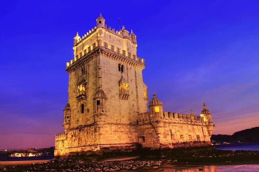 Lisbon: Sailboat Tour w/ Local Guide and Open Bar Green Wine - Vinho Verde open bar: relaxing, not a party on rails