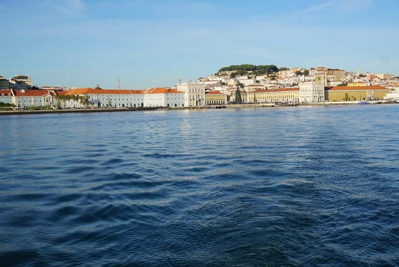 Lisbon: Sailing Boat Tour with Drinks & Pastel de Nata - What the Crew Does Right: Stories You Can Actually Use