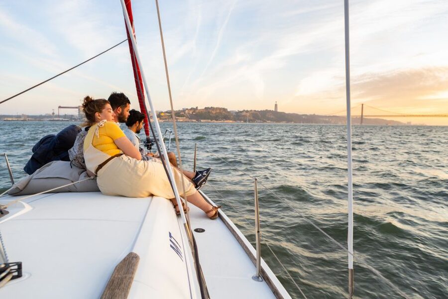 Lisbon: Sailing Tour on the Tagus River - Christ the King and Belem Tower, the return loop you will remember