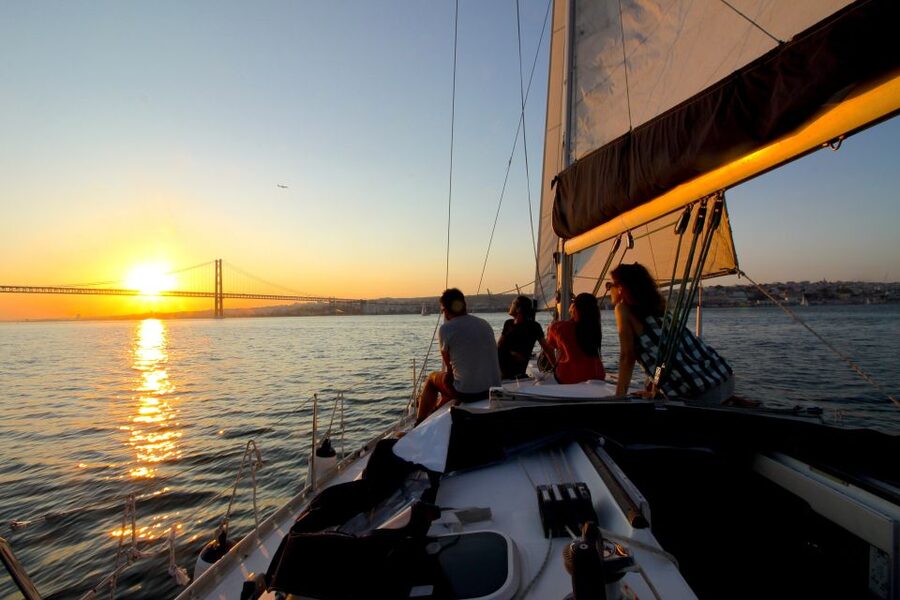 Lisbon: Sailing Tour with Wine and Snacks - The “big sights” route: how the loop actually works