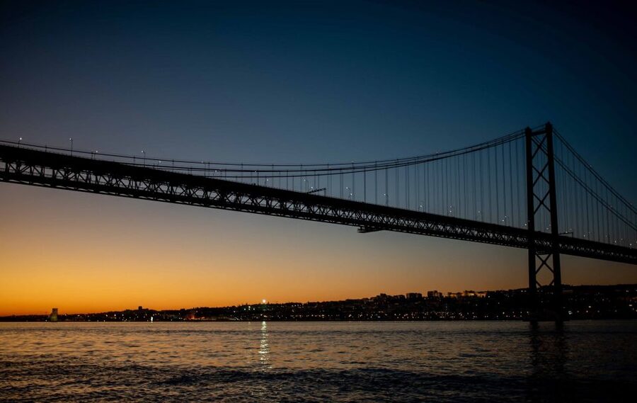 Lisbon: Scenic Day & Sunset Boat Tour with a Drink - Crew Care, Comfort Touches, and What’s Included