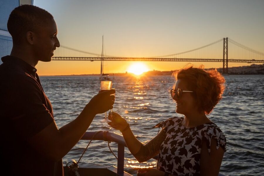 Lisbon: Sightseeing Boat Tour with Hop-On Hop-Off Option - Who This Tour Suits Best (And Who Might Want a Different Plan)