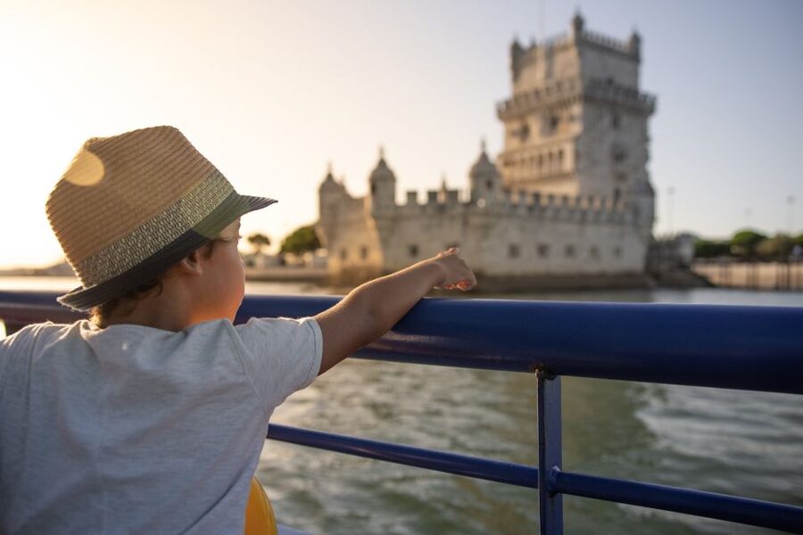 Lisbon: Sightseeing Boat Tour with Hop-On Hop-Off Option - The Onboard Experience: Wi-Fi, Restrooms, and App-Based Commentary
