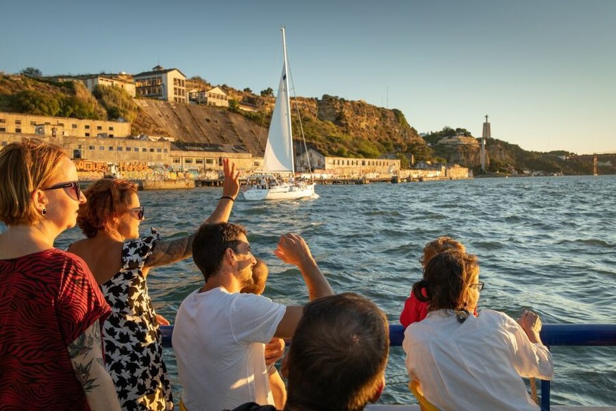 Lisbon: Sightseeing Boat Tour with Hop-On Hop-Off Option - Where to Board at Lisbon’s River Stations (So You Don’t Lose Time)