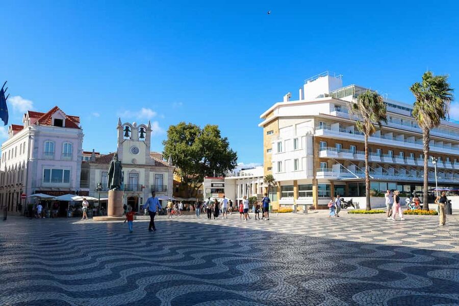 Lisbon: Sintra, Pena Palace & Wine Tasting Small-Group Tour - Comfort and timing: the minivan rhythm keeps you from burning out