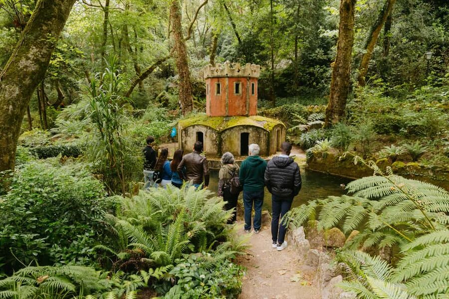 The wooded climb to Quinta da Regaleira in Sintra