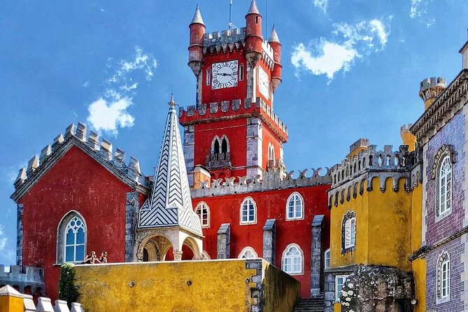 Lisbon: Sintra Private Day Trip with Pena Palace & Wine Tasting - Casa do Preto and the Travesseiro de Sintra warm-up