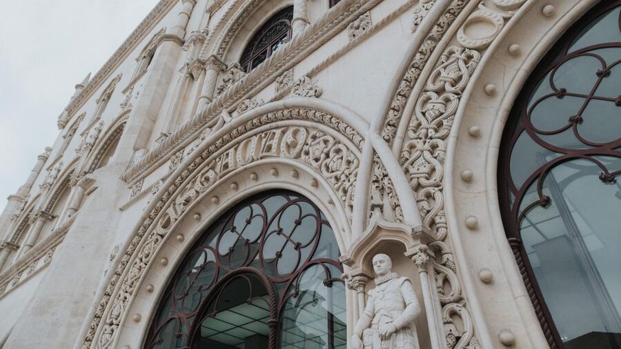Lisbon: Sintra, Regaleira with ticket guided tour by train - Rossio to Sintra by train, the easy way to start