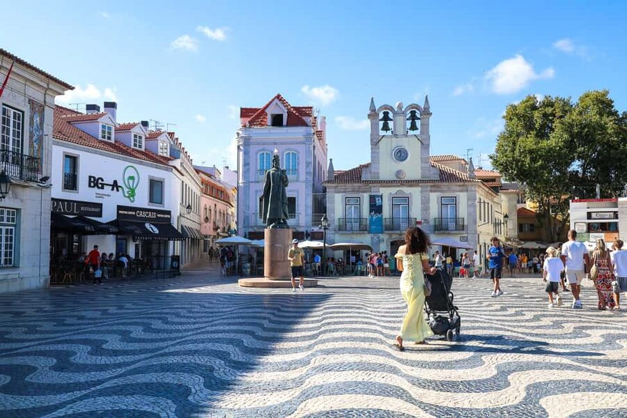 Lisbon: Small-Group Sintra, Pena Palace, Cascais, & Belém - Belém monuments route: tower photo stop to Jerónimos exterior