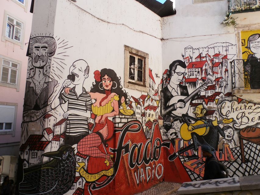 Lisbon: Street Art and Historical Walking Tour - Enter Miradouro da Graça, then start reading the city