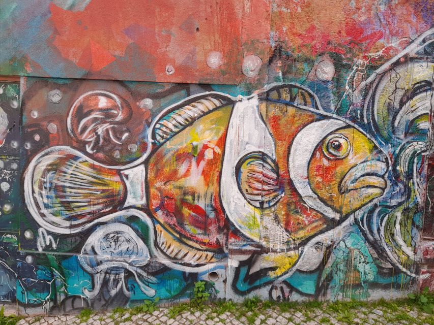 Lisbon Street Art Lovers Walk - The viewpoint payoff and the Wall(s) of Fame