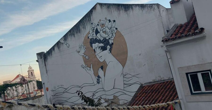 Lisbon Street Art Lovers Walk - What the #whatsuplisboa card adds to your day