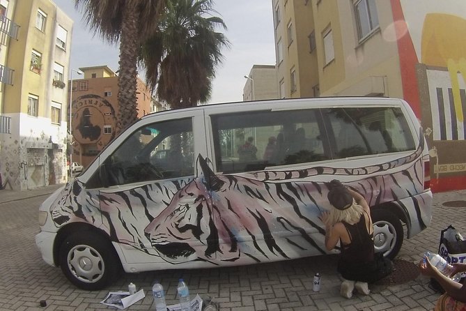 Lisbon: Street Art Tour - Mouraria: 30 minutes of street stories with everyday textures