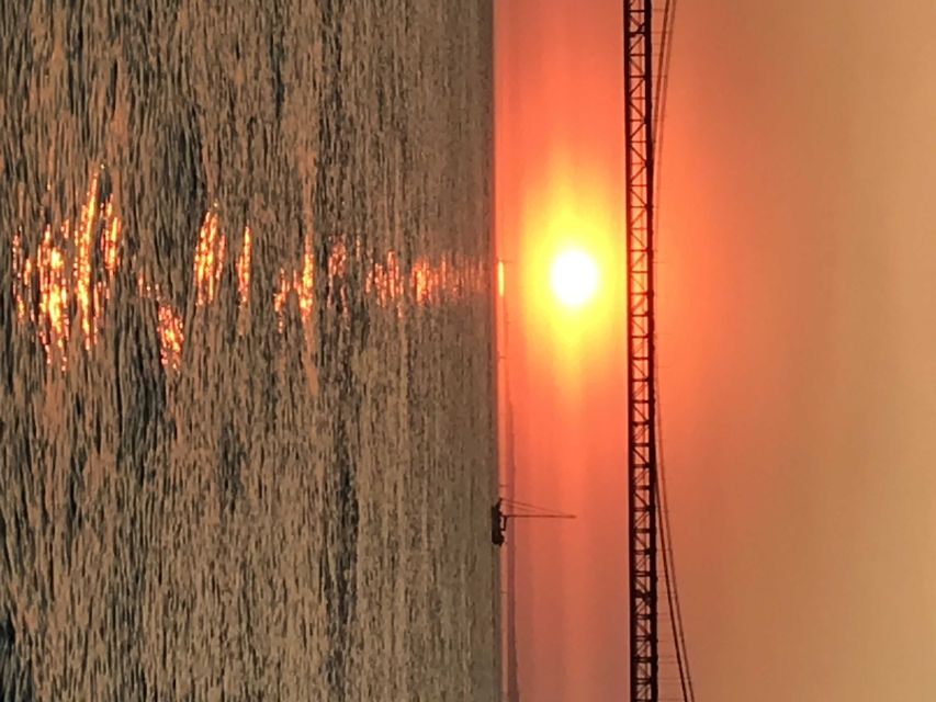 Lisbon: Sunset and Wine Luxury Catamaran Cruise - Sunset on the Tagus: the best kind of sightseeing break