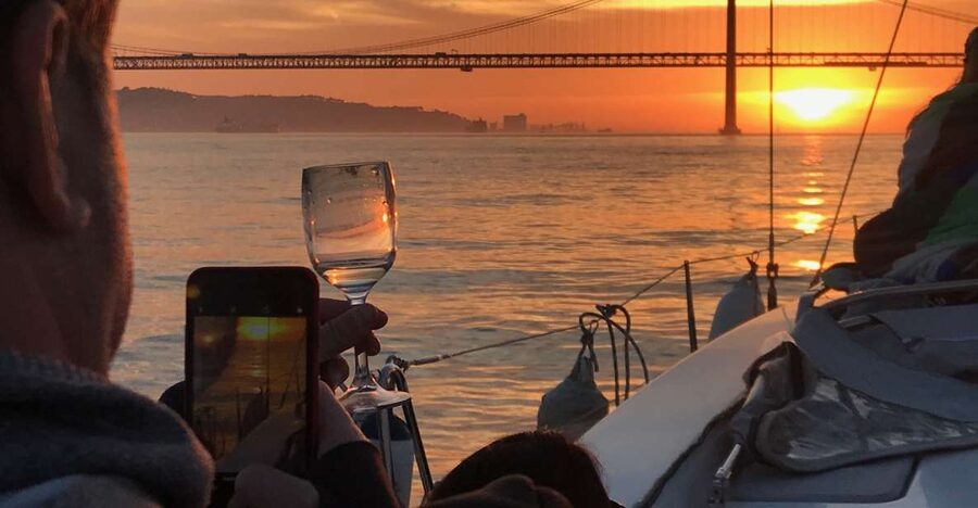 Lisbon: Sunset and Wine Luxury Catamaran Cruise - Welcome drink and complimentary wine: small and satisfying, not a full tasting