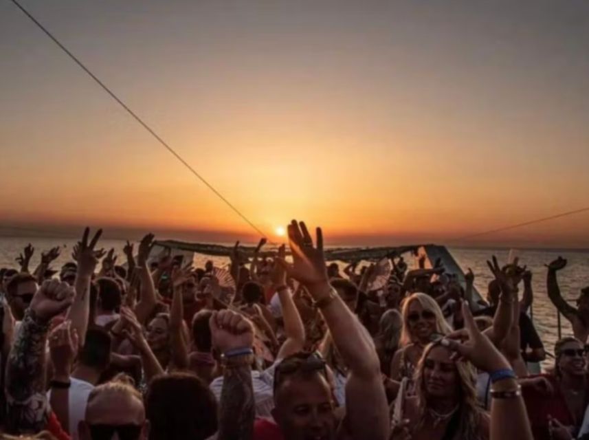 Lisbon: Sunset Boat Party Cruise with DJ and Open Bar - Open Bar That Makes the Party Work