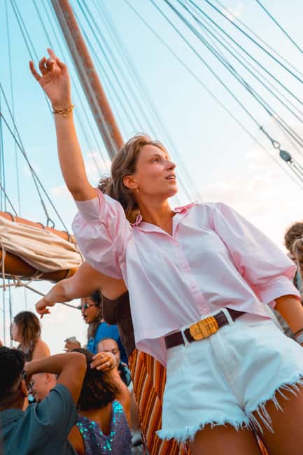 Lisbon: Sunset Boat Party Cruise with Music & Drinks - Tagus Sunset Party on Principe Perfeito, what it feels like