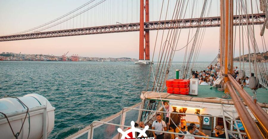 Lisbon: Sunset Boat Party with 2 Drinks and Free Club Entry - Christ the King pass and sunset sailing time