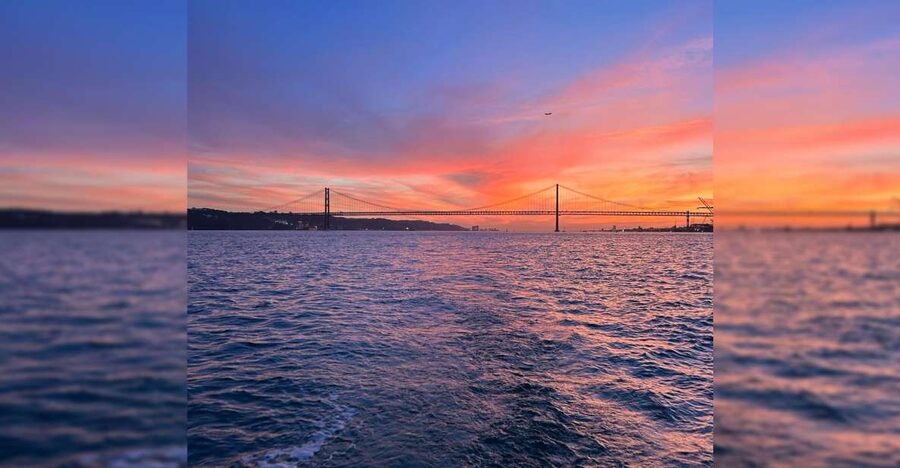 Lisbon: Sunset Boat Tour with a drink - A Landmark Route: Commerce Square, the 25 de Abril Bridge, and City Icons