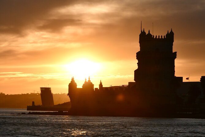 Lisbon : Sunset Catamaran Boat Tour with Music and Drinks - Sunset Catamaran on the Tagus: the vibe and the value