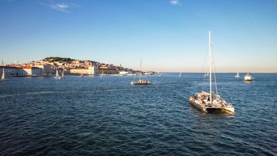 Lisbon: Sunset Catamaran Boat Tour with Music and Drinks - Who Should Book This Lisbon Sunset Catamaran