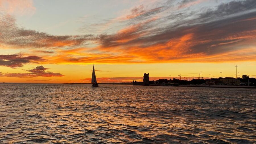 Lisbon: Sunset Cruise with Drinks - Who should book this sunset cruise, and who might feel mismatched