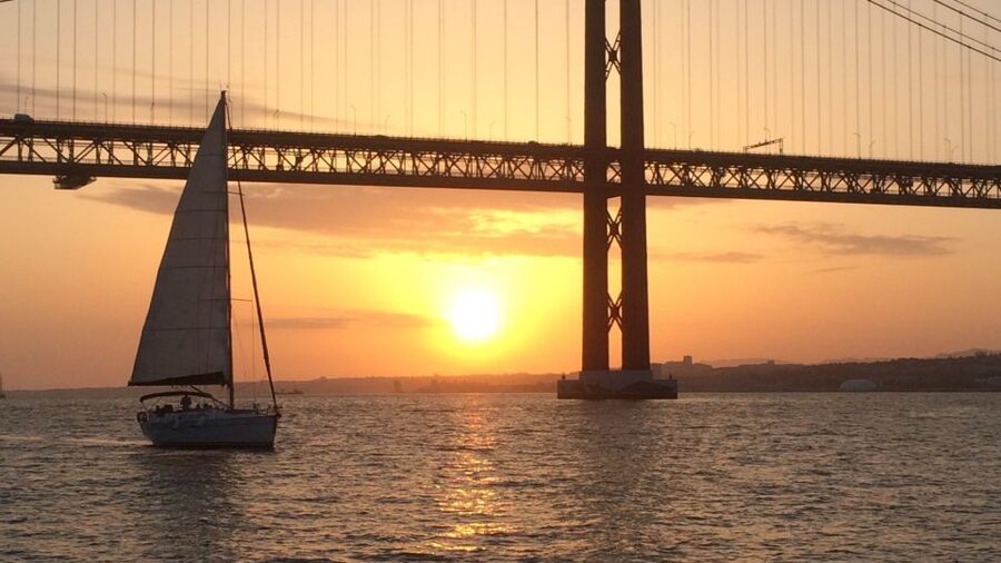 Lisbon: Sunset Cruise with Drinks - Price and value: is $40 worth it for Lisbon at sunset?