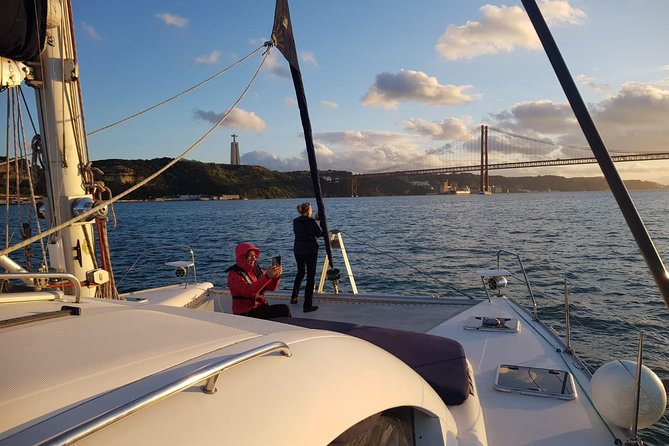 Lisbon: Sunset Cruise With Drinks on Spacious Yacht - Mercedes-Benz Oceanic Lounge: the meeting point that makes everything easier
