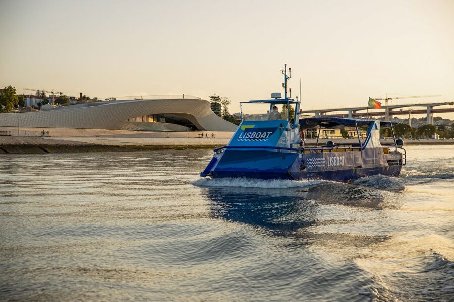 Lisbon: Sunset Cruise with Live DJ and Drinks - A 90-minute sunset cruise that fits real Lisbon nights