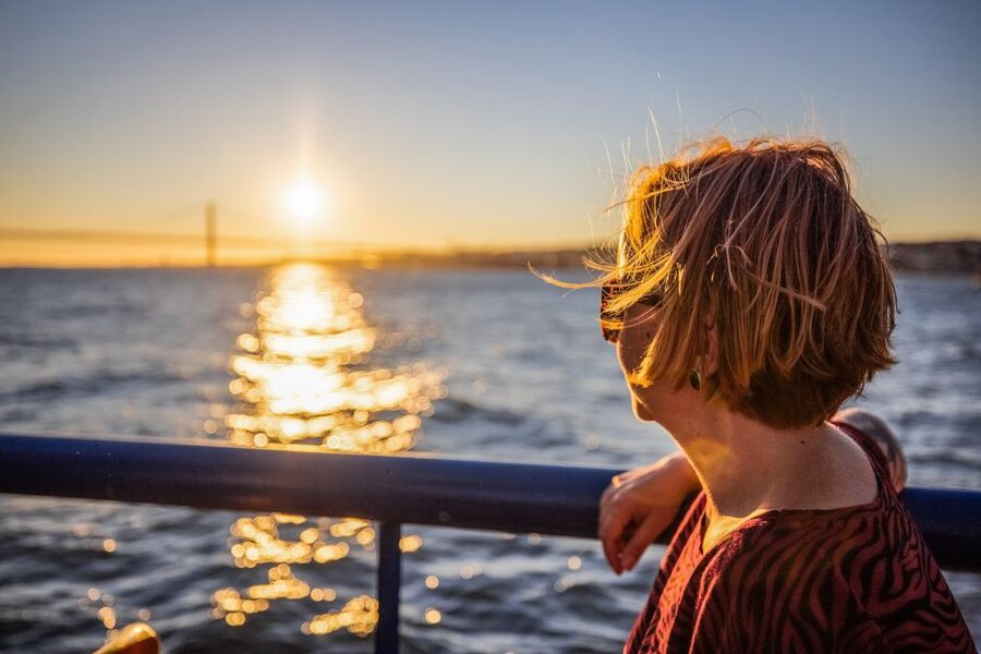 Lisbon: Sunset Cruise with Live DJ and Drinks - Cacilhas and the end of the ride back to Cais da Ribeira das Naus