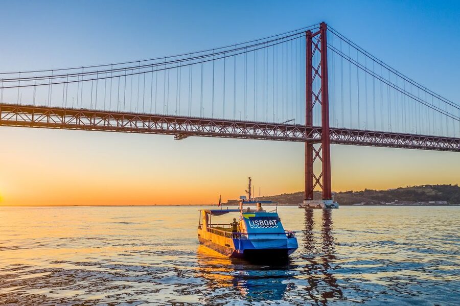 Lisbon: Sunset Cruise with Live DJ and Drinks - Who this sunset cruise suits best