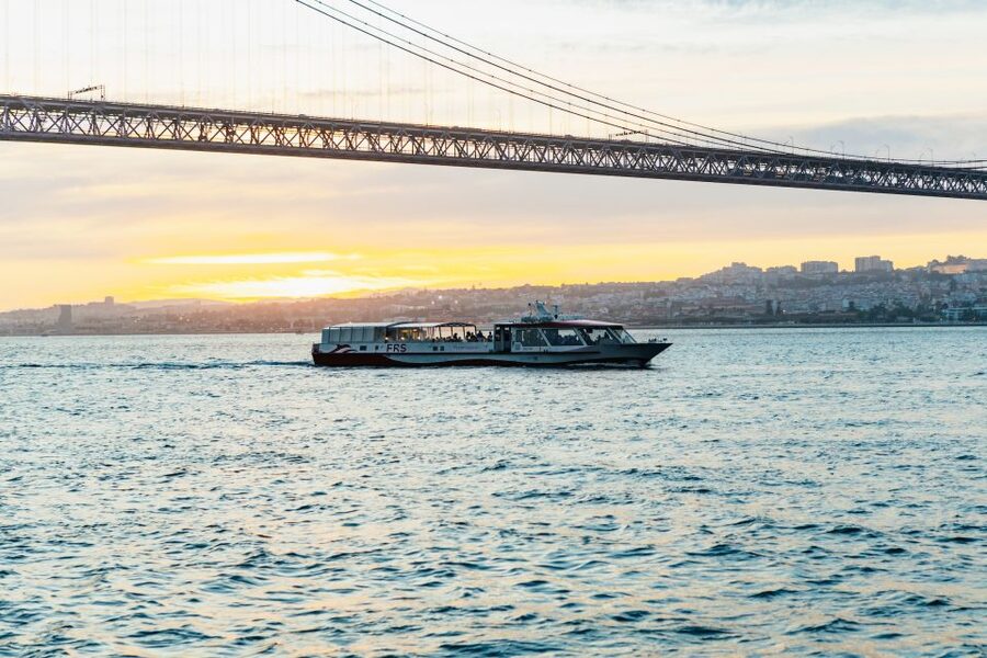 Lisbon: Sunset Cruise with Welcome Drink and Snacks - Why a Tagus River Sunset Cruise Feels Worth the Time
