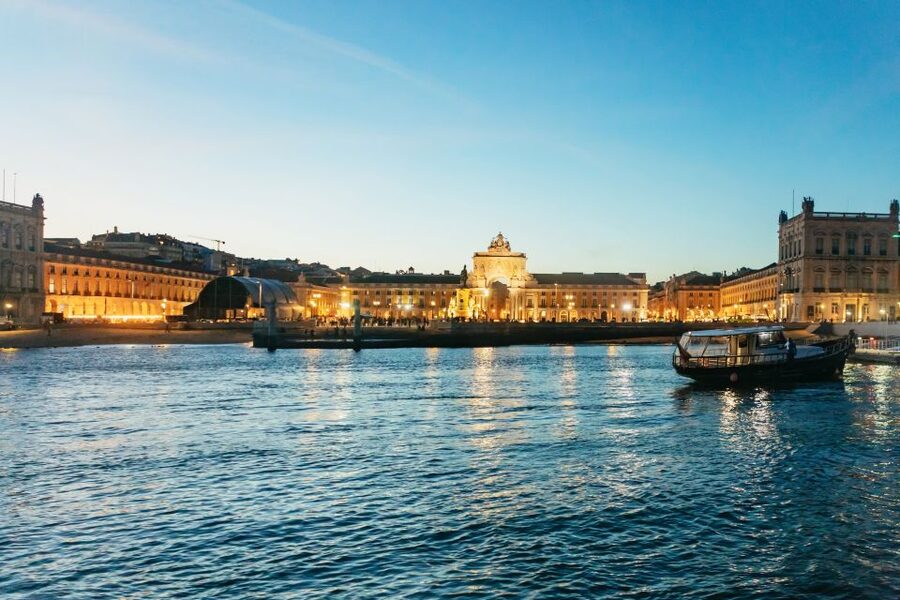 Lisbon: Sunset Cruise with Welcome Drink and Snacks - The Belém Run: Lighthouse, Tower, and the Discoveries Monument