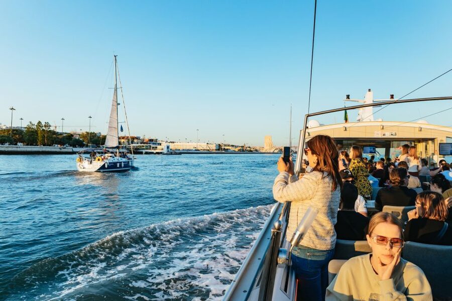 Lisbon: Sunset Cruise with Welcome Drink and Snacks - The Viewpoint Break: Your Real Sunset Window