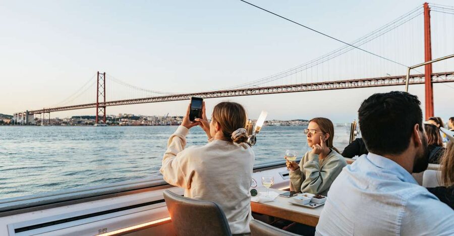Lisbon: Sunset Cruise with Welcome Drink and Snacks - Where You Meet and How Early to Get There