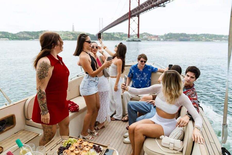 Lisbon – Sunset Porto Tonic Premium Boat Experience - Your route on the Tagus: landmark-by-landmark from bridge to towers