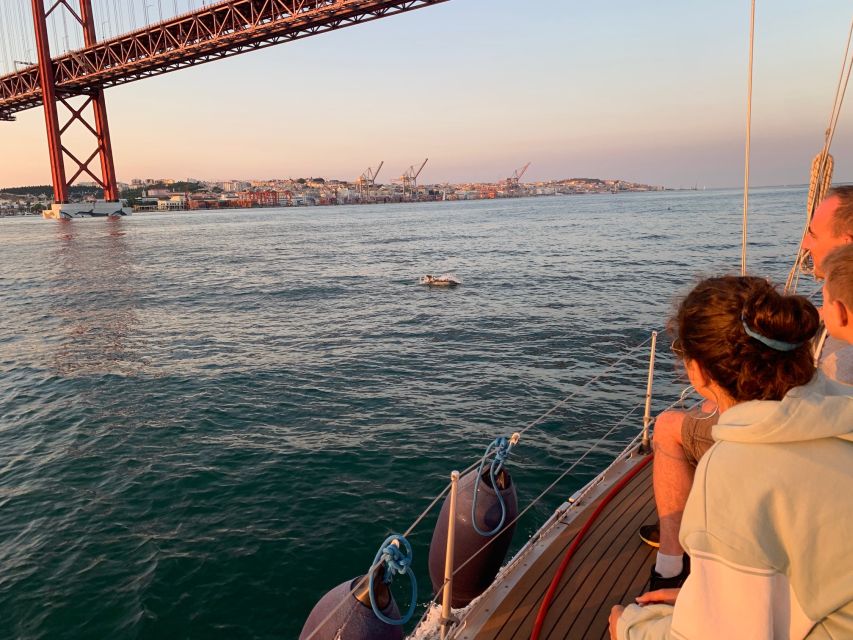 Lisbon: Sunset Sailing Cruise with Wine - Crew and Atmosphere: Why People Keep Returning