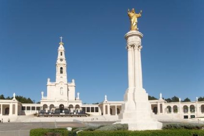 Lisbon Super Saver: 2-Day Sintra, Cascais, Fatima, Nazare and Obidos Small-Group Day Trips - Day 1 in Sintra and Cascais: Pena first, then cliff views